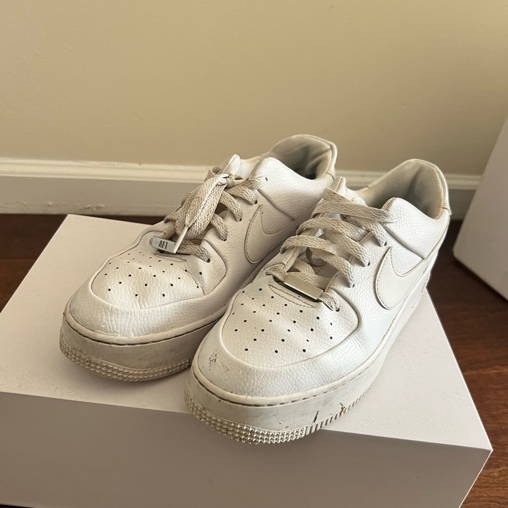 Nike AirForce 1 sneakers barely used